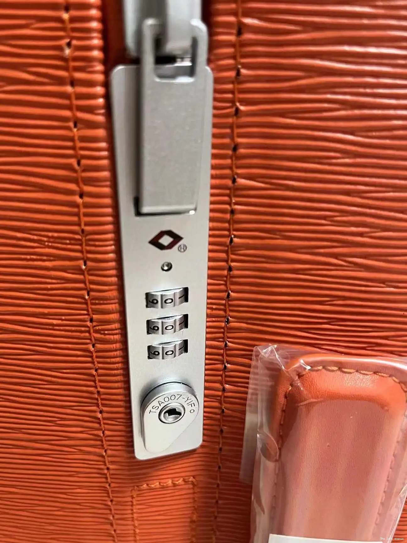HORIZON 37L CABIN SUITCASE 55 ORANGE CUSTOM 0501